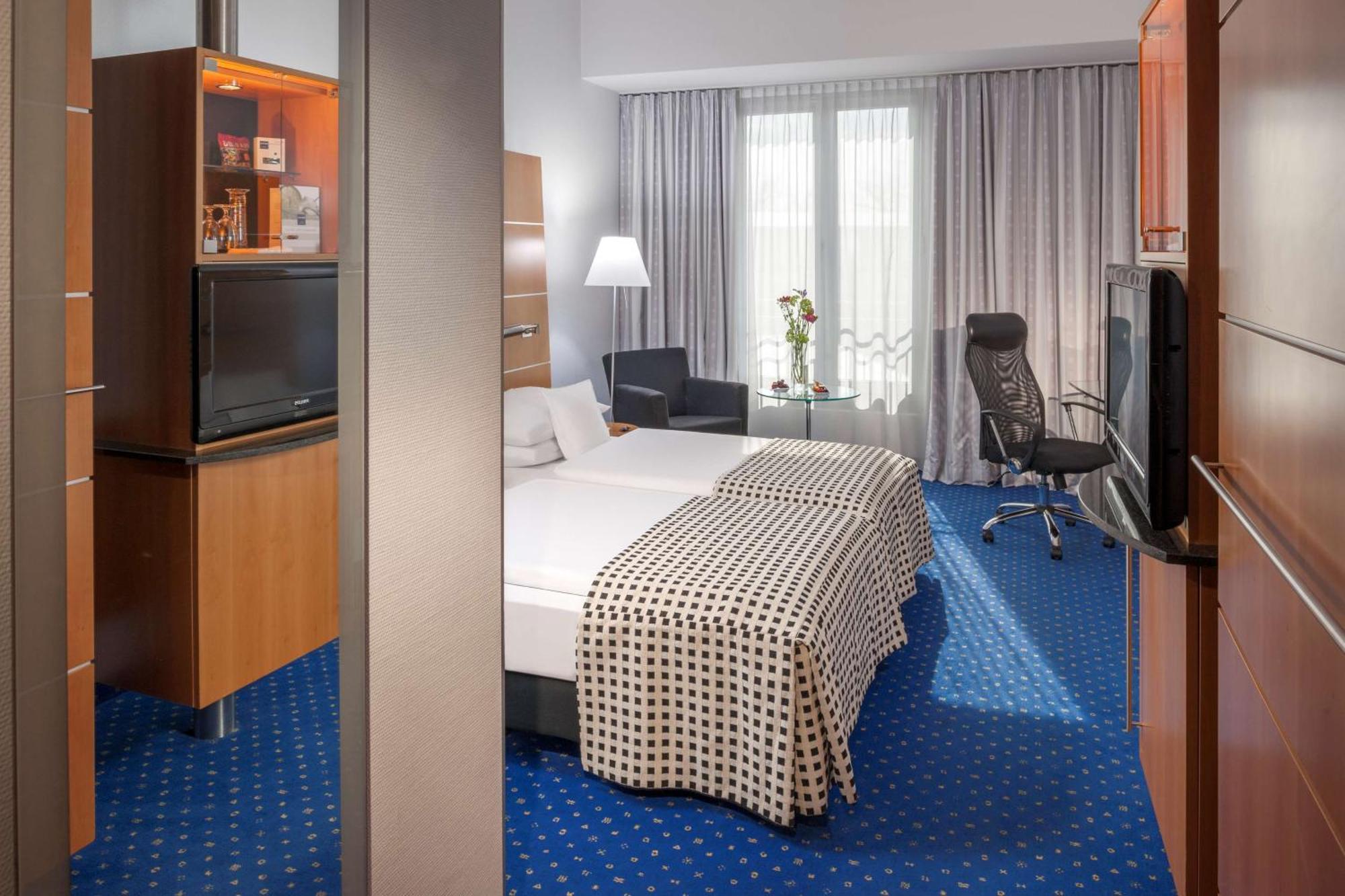 Dorint Hotel Потсдам Екстериор снимка
